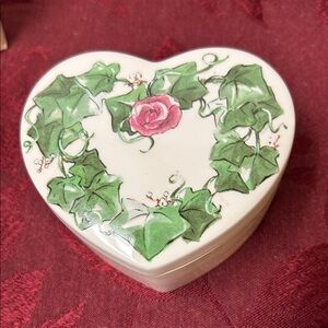 Charpe’nte Heart-Shaped Ivy rose Ceramic‎ Box trinket